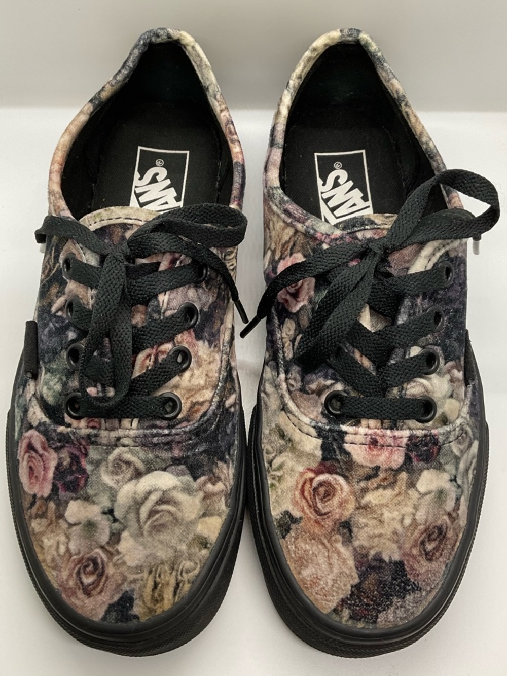 VANS Black Floral Velvet Skateboarding Sneakers Rubber Sole Size M6 Womens 7.5